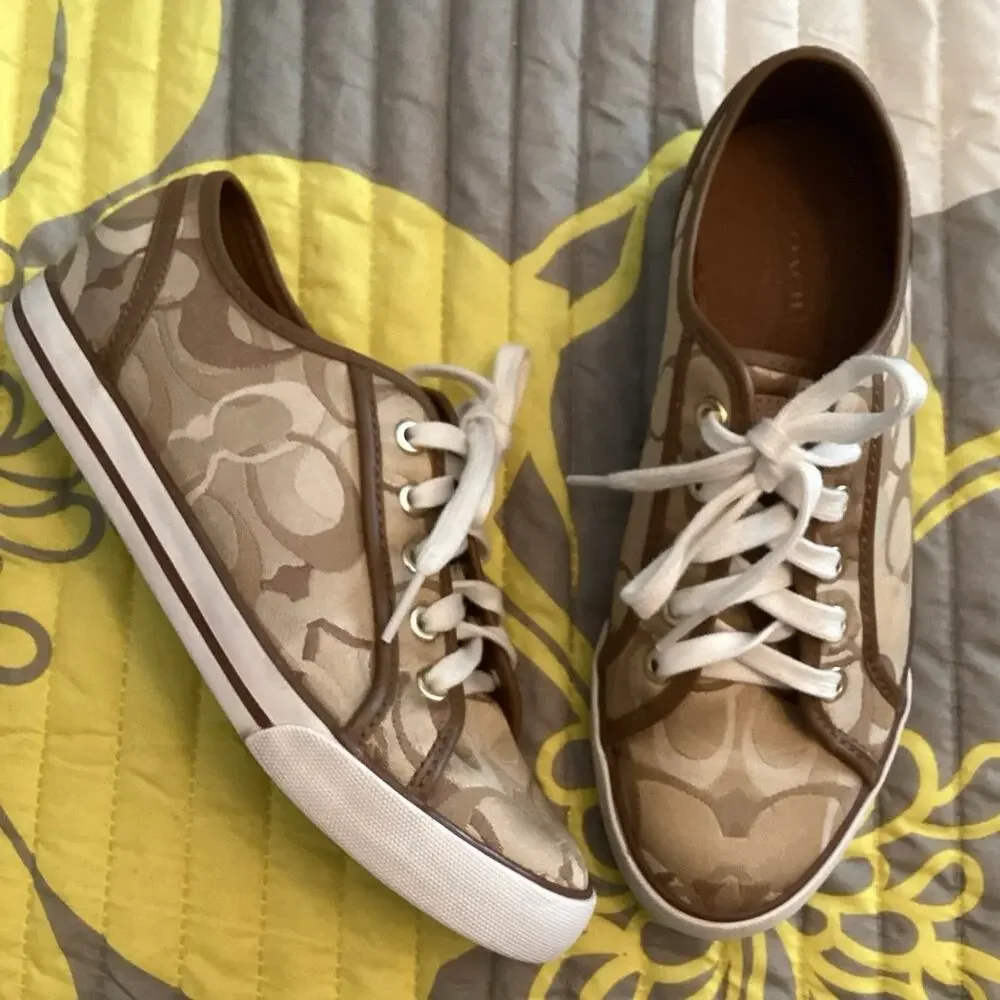 Coach Dee Signature Canvas Sneakers Sz 7B